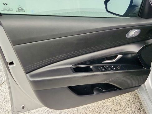 Used 2023 Hyundai Elantra SEL image 10