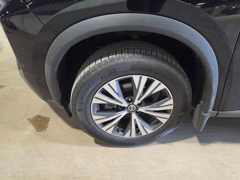 Used 2021 Nissan Rogue SV AWD/4WD image 3