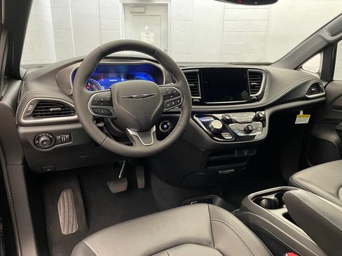 New 2026 Chrysler Pacifica Select FWD image 9