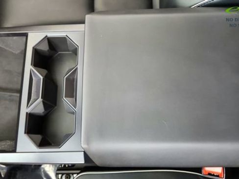 Used 2024 Tesla Cybertruck AWD Crew Cab image 45