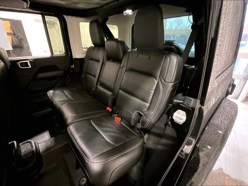 Used 2019 Jeep Wrangler Unlimited Sahara image 22