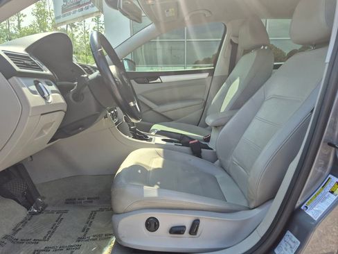 Used 2013 Volkswagen Passat 2.5 SE FWD image 2
