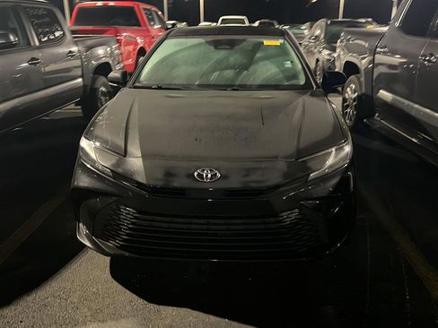 Used 2025 Toyota Camry LE image 4