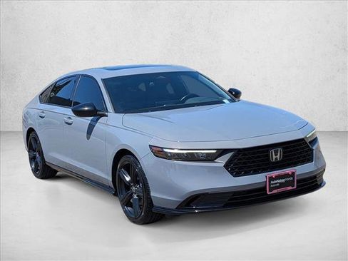 Used 2023 Honda Accord Sport image 3