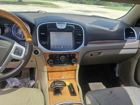 Used 2014 Chrysler 300 C RWD image 12