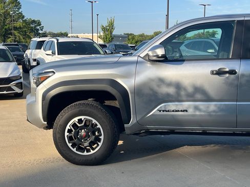 Used 2024 Toyota Tacoma TRD Off-Road AWD/4WD image 8