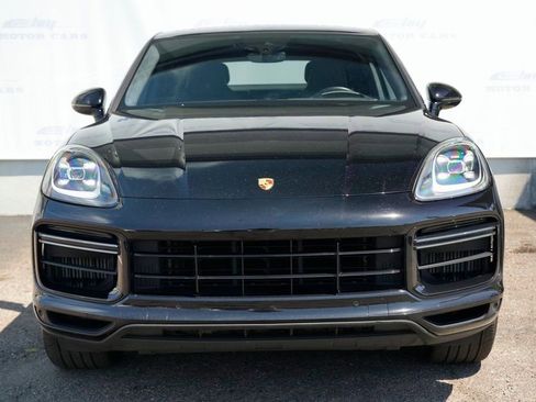 Used 2022 Porsche Cayenne Turbo image 6
