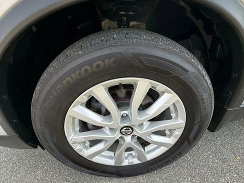 Used 2018 Nissan Rogue SV image 31