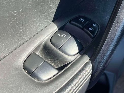 Used 2022 Nissan Rogue Sport S image 17