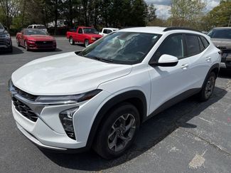 Used 2025 Chevrolet Trax LT w/ Driver Confidence Package video 2