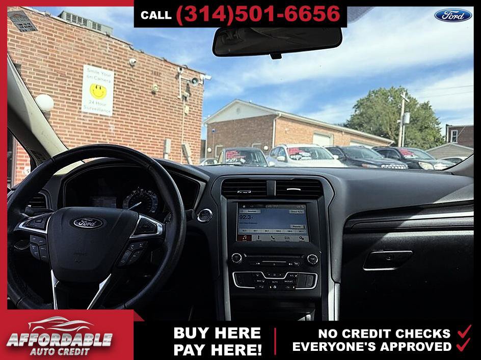 Used 2018 Ford Fusion SE w/ Equipment Group 201A FWD image 12