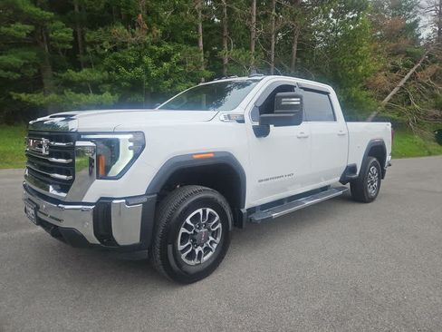 Used 2025 GMC Sierra 2500 SLE w/ SLE Value Package; AWD/4WD image 1