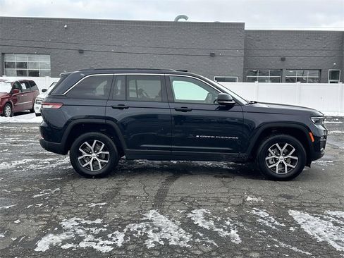 Used 2024 Jeep Grand Cherokee Limited image 2