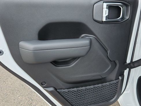 New 2025 Jeep Gladiator Sport image 11