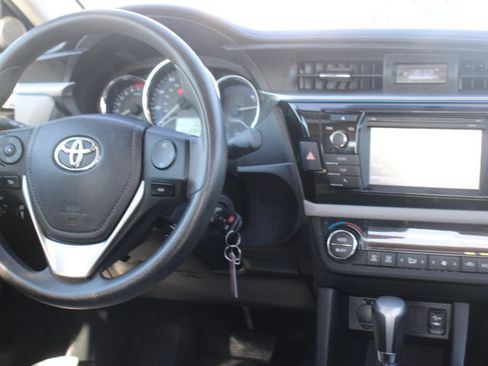 Used 2015 Toyota Corolla LE FWD image 18