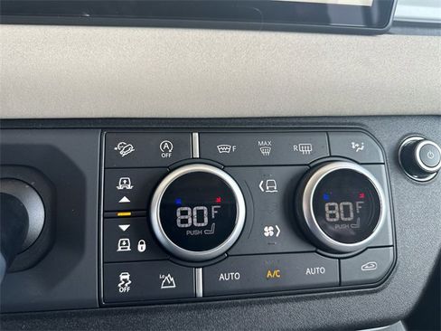 Used 2023 Land Rover Defender 110 SE image 20