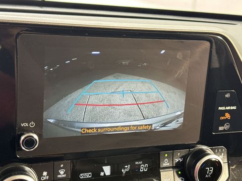 Used 2025 Toyota Highlander XLE AWD/4WD image 31