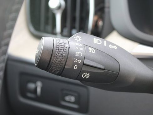 Used 2022 Volvo XC60 B6 Inscription w/ Advanced Package image 32