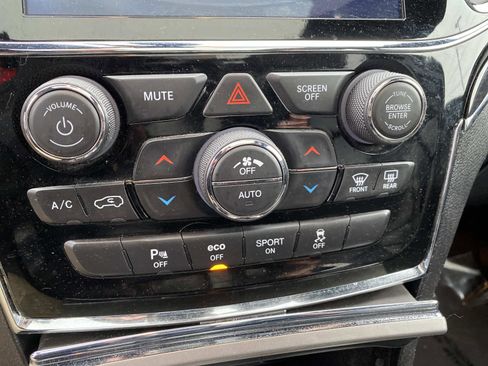 Used 2020 Jeep Grand Cherokee Overland image 16