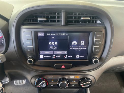Used 2022 Kia Soul LX FWD image 12