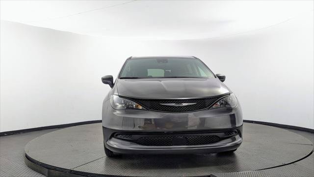 Used 2023 Chrysler Voyager LX FWD image 12