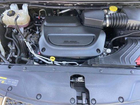 Used 2023 Chrysler Pacifica Touring-L FWD image 23