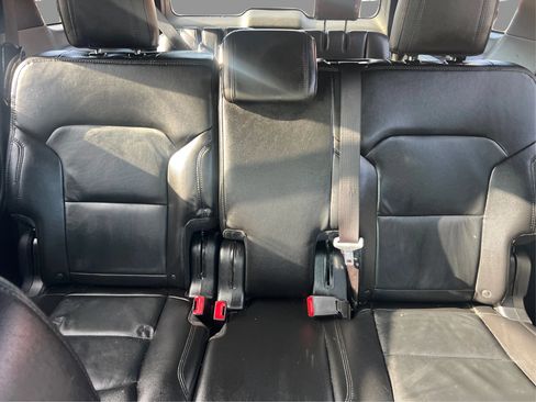 Used 2017 Ford Explorer XLT w/ Equipment Group 202A AWD/4WD image 16