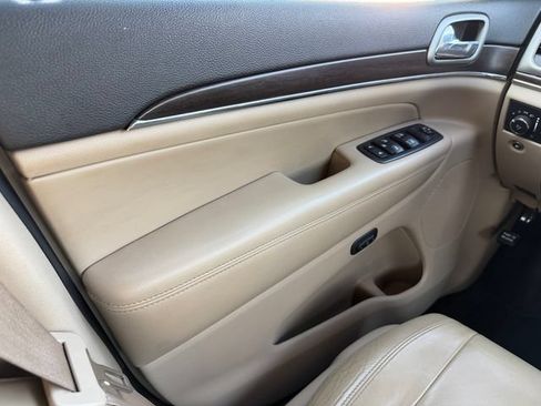 Used 2018 Jeep Grand Cherokee Limited AWD/4WD image 32