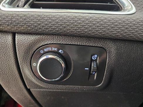 Used 2018 Chevrolet Cruze LT w/ Convenience Package FWD image 17