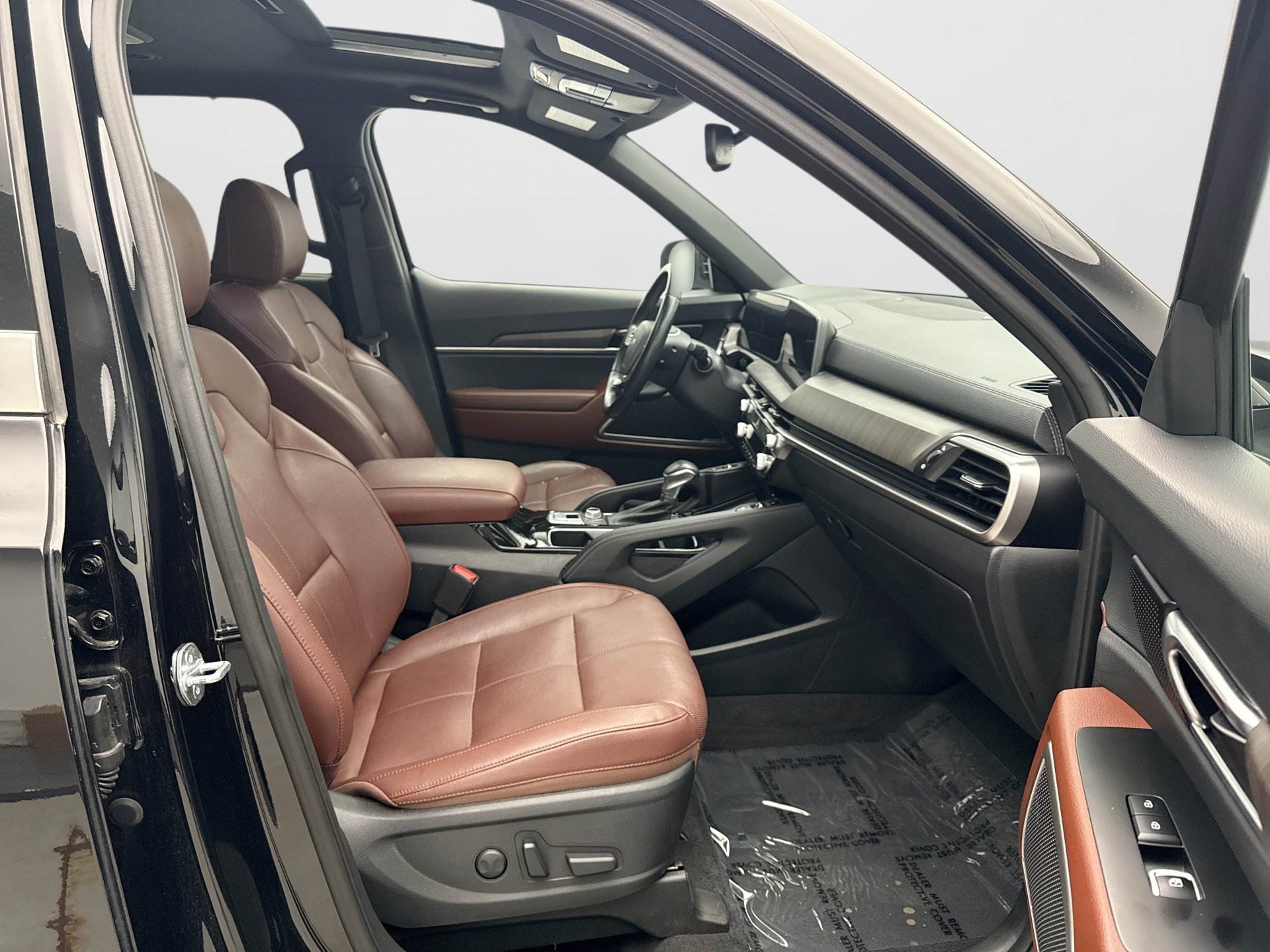 Used 2024 Kia Telluride EX w/ EX Captain's Chair Package AWD/4WD image 9