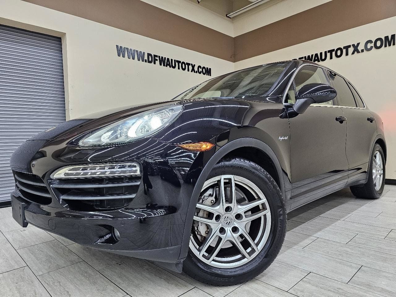 Used 2014 Porsche Cayenne S w/ Comfort Plus Package AWD/4WD image 2