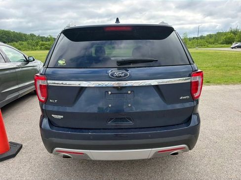 Used 2017 Ford Explorer XLT w/ Equipment Group 201A AWD/4WD image 12