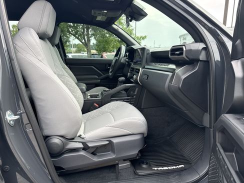 Used 2025 Toyota Tacoma SR5 AWD/4WD image 13