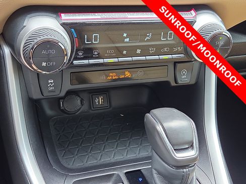 Used 2024 Toyota RAV4 XLE Premium AWD/4WD image 19