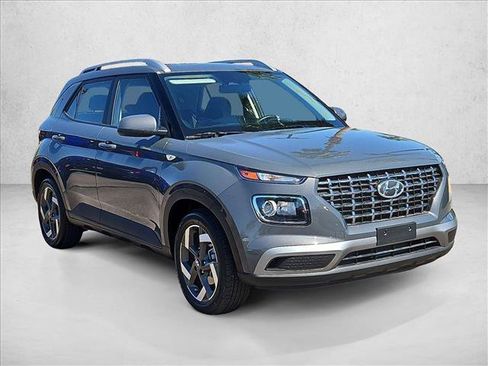 Certified 2025 Hyundai Venue SEL image 3