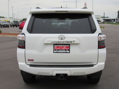 Used 2022 Toyota 4Runner SR5 Premium w/ Moonroof Package AWD/4WD image 7
