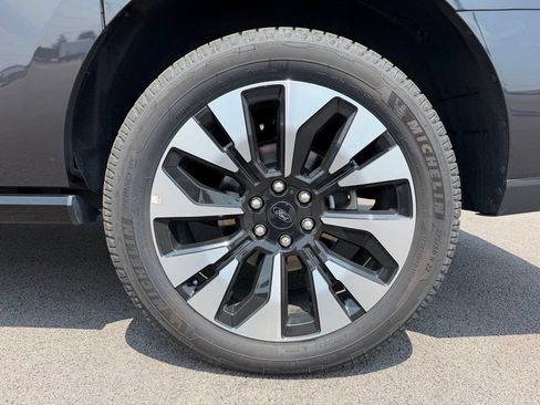 Used 2025 Ford Expedition Max Platinum w/ Driver's Package AWD/4WD image 17