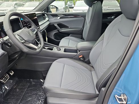 New 2025 Volkswagen Tiguan SE R-Line image 18