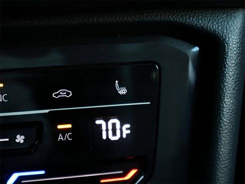 Used 2022 Volkswagen Tiguan SE w/ Panoramic Sunroof Package image 26