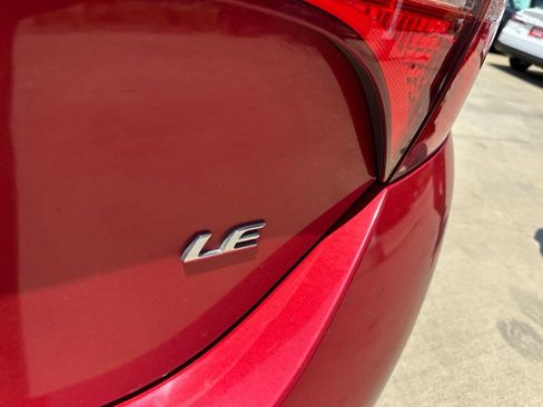 Used 2018 Toyota Corolla LE FWD image 18