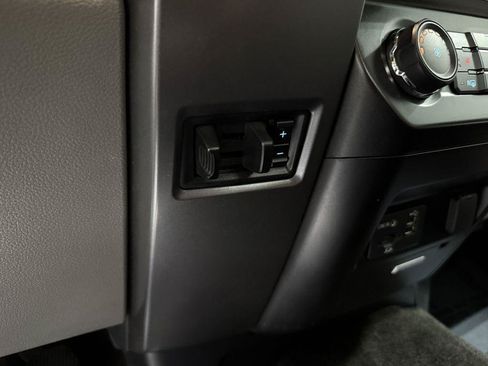 Used 2015 Ford F150 XLT w/ Equipment Group 302A Luxury AWD/4WD image 21