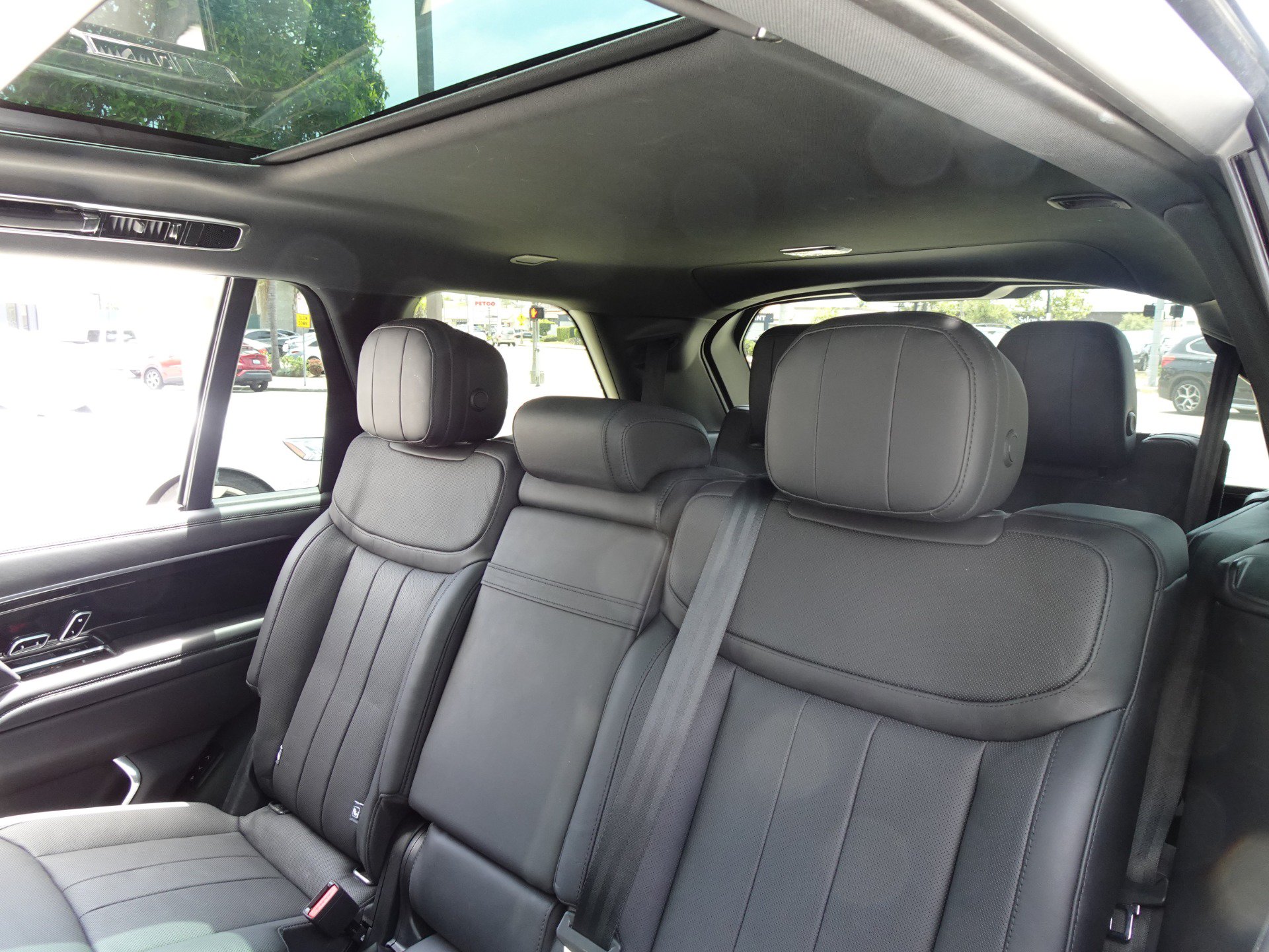 Used 2023 Land Rover Range Rover Long Wheelbase SE AWD/4WD image 17