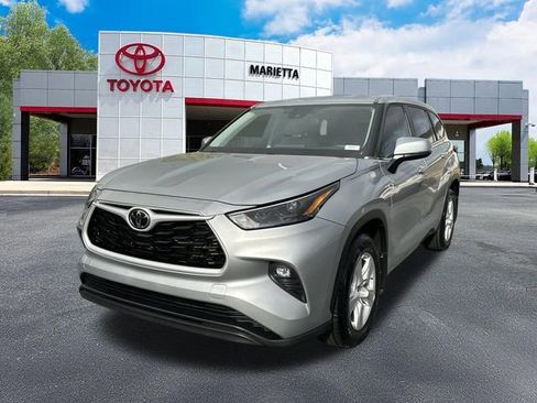 Used 2023 Toyota Highlander LE image 32