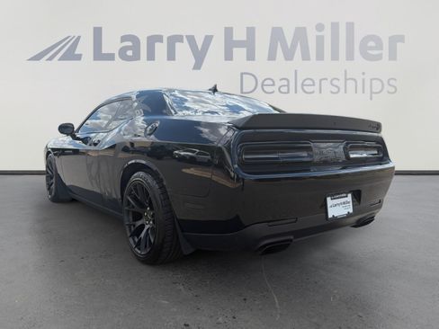 Used 2016 Dodge Challenger SRT Hellcat RWD image 3