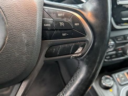 Used 2020 Jeep Cherokee Limited image 19