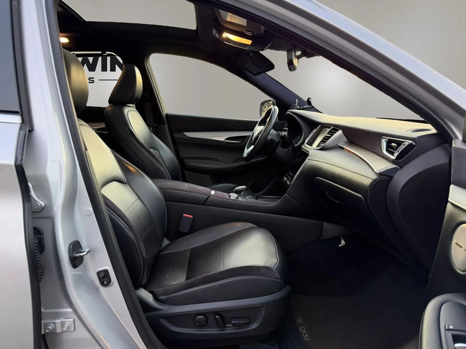 Used 2019 INFINITI QX50 Essential w/ Sensory Package AWD/4WD image 25