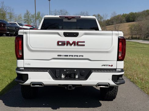 Used 2022 GMC Sierra 1500 AT4 w/ AT4 Premium Package AWD/4WD image 5