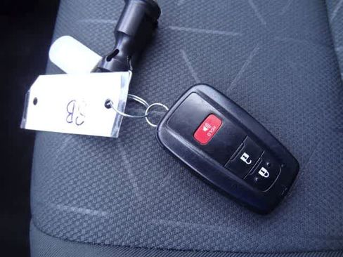 Certified 2024 Toyota RAV4 XLE FWD image 30