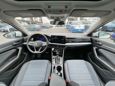 New 2025 Volkswagen Jetta SE image 15