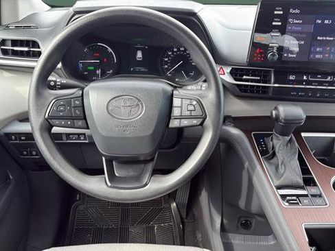Used 2024 Toyota Sienna LE image 24